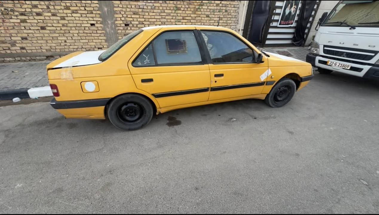 بيجو 405بيه بكن لبدي شوف لعين سعرها 28شراي يتصل*********** البصرة, العراق
