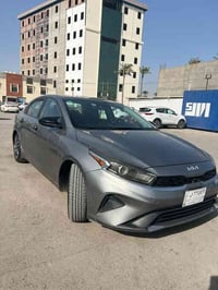 كيا فورتي وارد امريكي موديل 2022 رقم بغداد بأسمي  ماشية 83.000 كيلو مت...