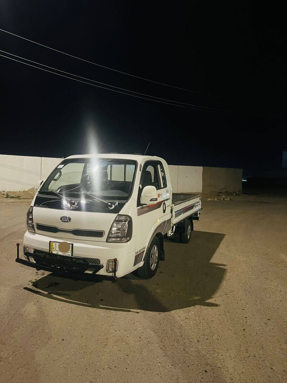 يوجد. كيا حمل موديل 2021
-صلاح الدين سنويه جديده 
-كير محرك شاصي كله بل شرط.. .
مكفول كفاله عامه.
ماشيه 93.km
تحكم ستيرن .
حساسات.
- تخم تاير جديد .
السياره جاهزه من كلشي..
-تبريد ثلج ❄️
مكان السياره صلاح الدين بيجي..
للاستفسار.‏‪***********‬.
