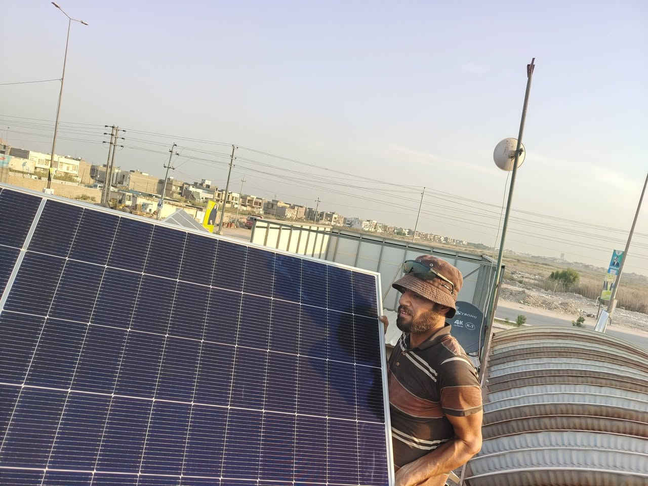 وسط الانقطاع المستمر للتيار الكهربائي⚡⚡
 في الموسم الشتوي🥶🌧 وارتفاع الأسعار💵
 ما زلنا ملتزمون بتوفير المنضومات بانسب الأسعار ⚖️
مع الاخذ بعين الاعتبار الجودة🥇 والضمان 🏅
موقع آخر في محافظه الديوانيه يودع الانقطاع المستمر للتيار الكهربائي حيث تم تجهيز الموقع ب منضومه20A نهاري وليلي 
بالاعتماد على 
1- انفيرتر 6kw شيساج ip65 ضمان 10سنه 
2-بطاريه 10kw svolt عدد 2 ضمان5 سنه 
3-الواح 620w لونجي ضمان 15 سنه 

للحجز و الاستفسار تواصل واتساب
قسم المبيعات/***********
قسم الصيانه/***********
