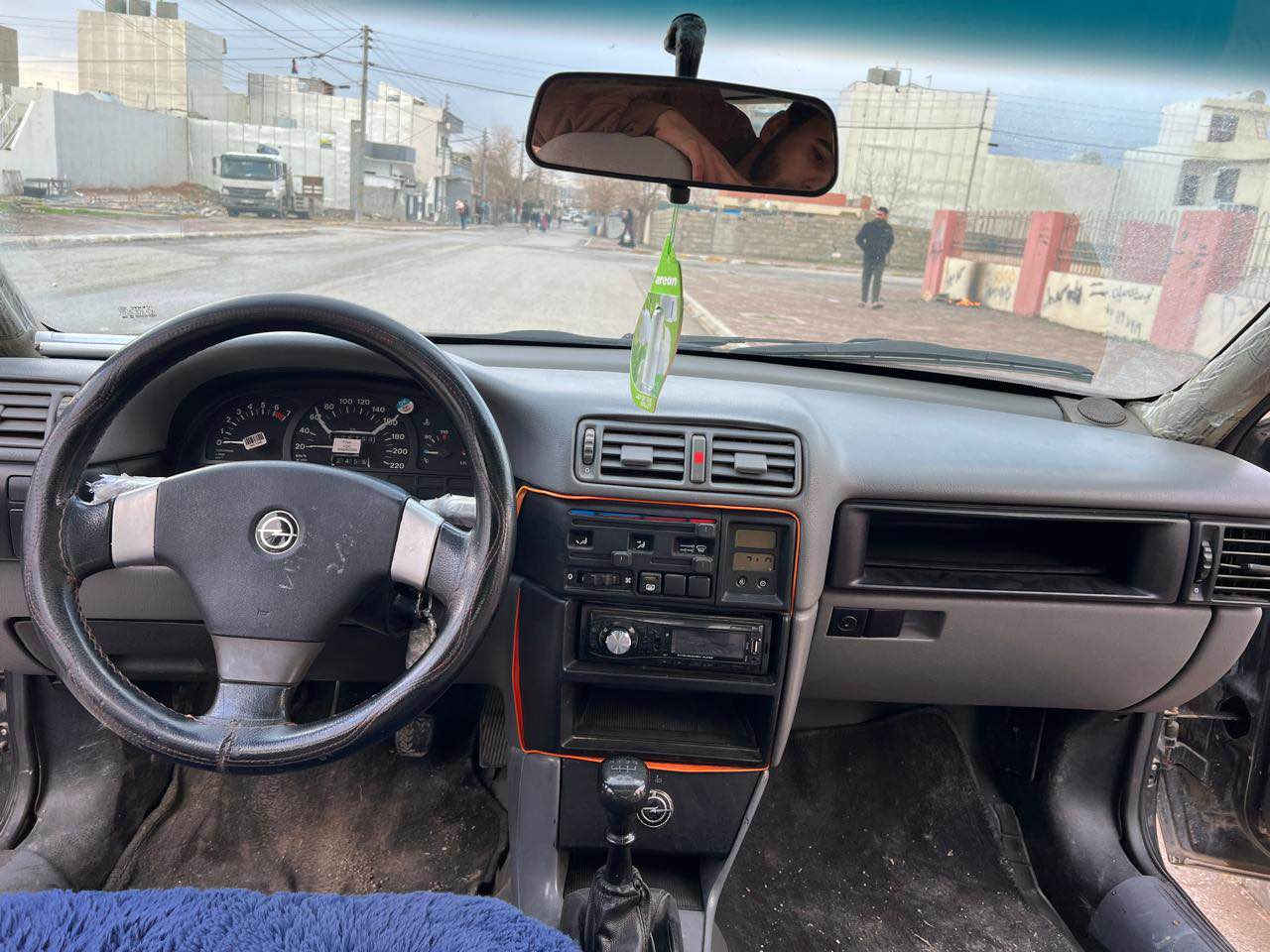 ئۆپڵ ڤیکترا ۱۹۹۳

مەکینە ۱٦ قایش پان

سەیارەکە زۆر پاک و جوان ماوتەوە 

سەنەوی ٤ ساڵە بەسەر چوە 

کێڕی لە یەکو دو کەمێ سەوتی هەیە بەڵام هیچ کێشەی نیە

۲۸ وەرەقە پارەی سەیارەیە علوجە

*********** viber watsap Singapore
