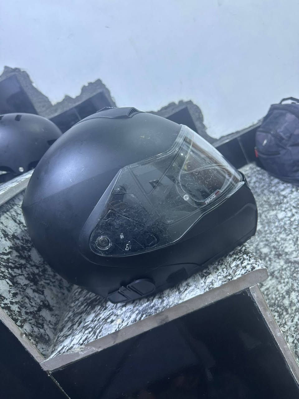 السلام عليكم 
خوذة دراجة ناريه وهوائيه 
باله ماركه كلهن شحن من المانيا 
كل وحده وسعرها


**إذا كنت صاحب هذا الإعلان وتريد حذفه لأي سبب، رجاءا أرسل رسالة إلى الدعم الفني**