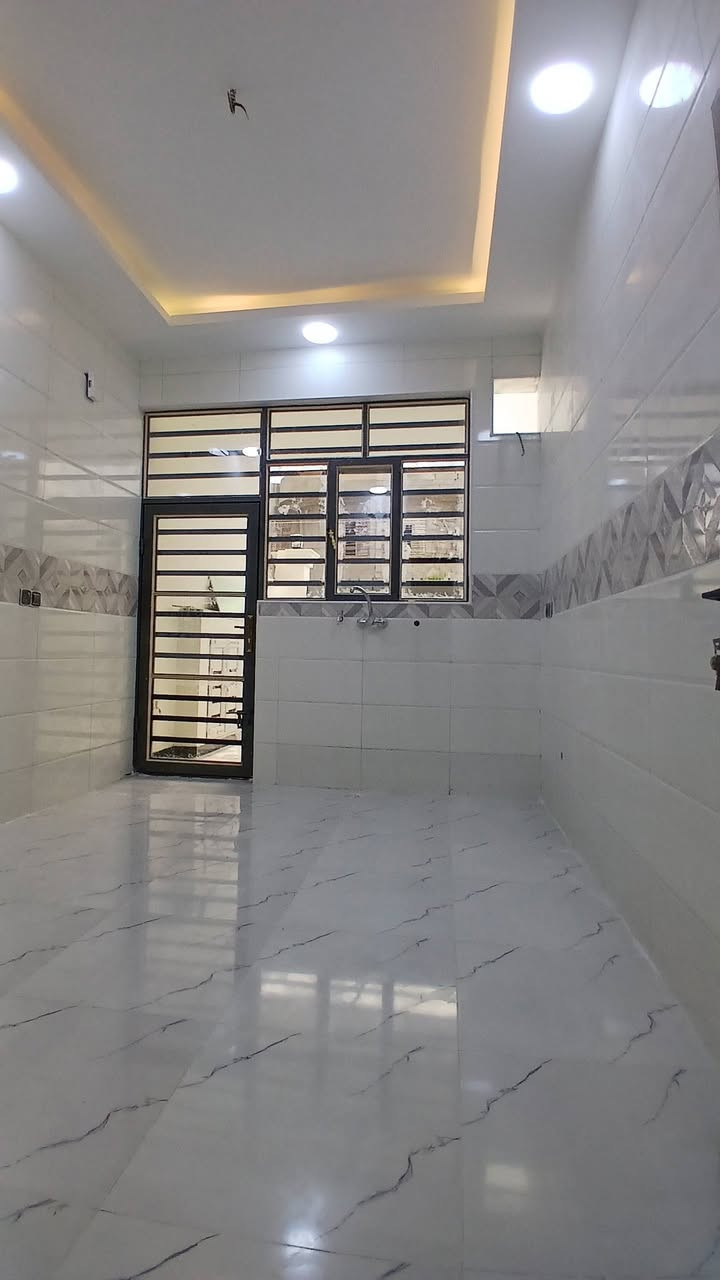 على بركه الله بيت للبيع دوانم المعمل مساحه ١٥٠متر طابقين يتكون ٤غرف نوم شغل راقي قرب جامع المحمود للاستفسار اكثر اتصل *********** او زياره مكتب زمزم

