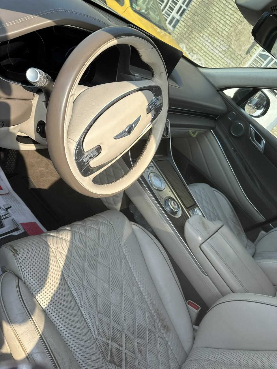 السلام عليكم جنسسز موديل 22 فول vg 80 السيارة تقرير غرق تسير وتعمل السياره جديده كلش ونضيفه عنواني بغداد*********** سعرها ٣٠ ألف
