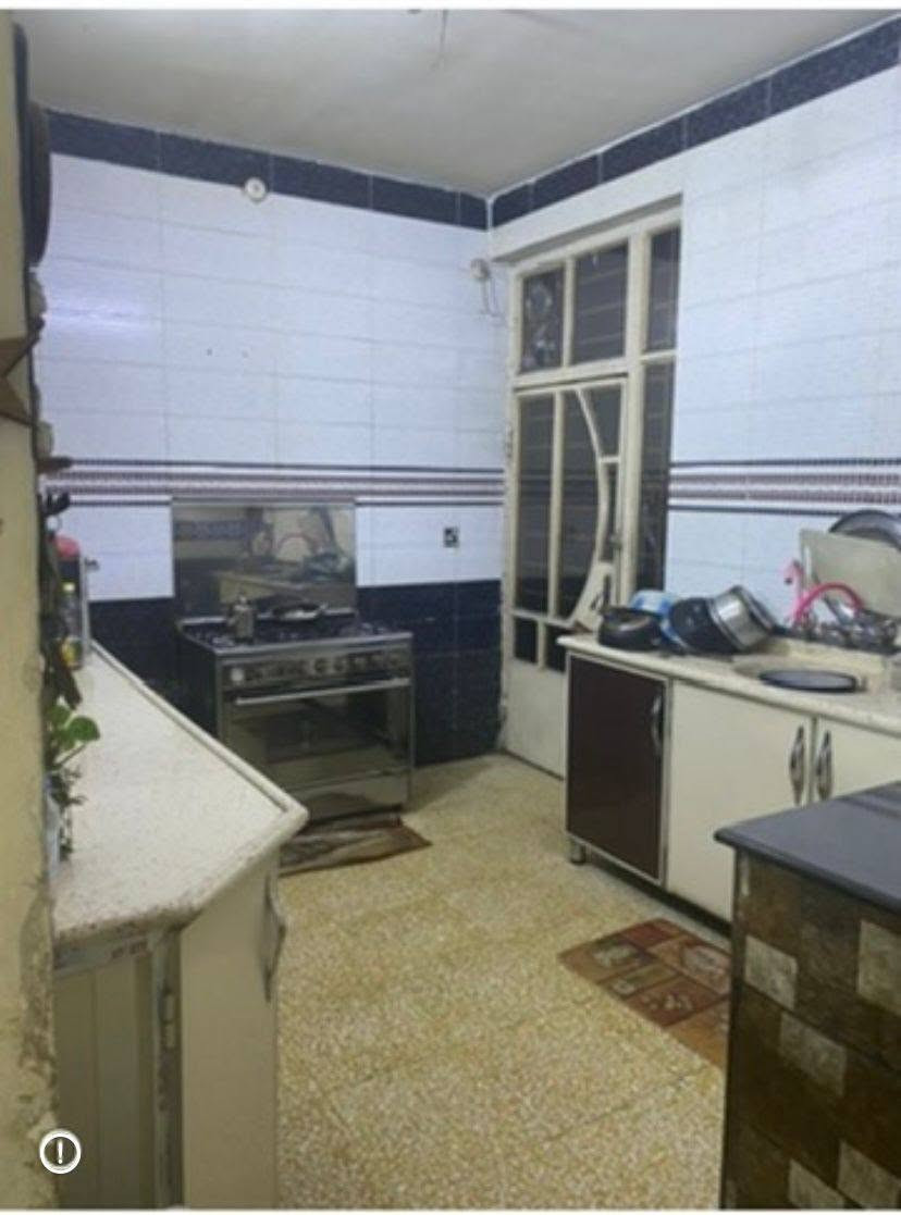 دار للبيع مساحه 97متر وجه 5ونص طابو صرف اربع شوارع معلمين مقبل مول فيروز طابقين 4غرف نوم وستقبال وصاله ومطبخ بناء حديث سعر 220مليون
***********

