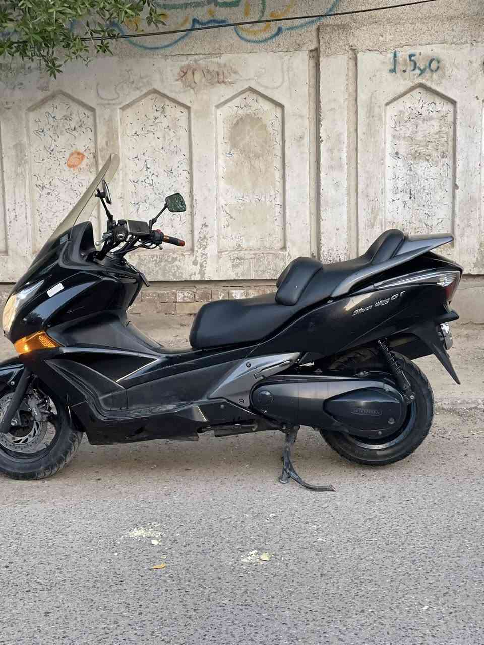 السلام عليكم دراجة جيتي سلفرونج 400 المكان مدينة الصدر الخاص مسدود الاتصال ع رقم الهاتف*********** السعر 21 بيه مجال قليل
