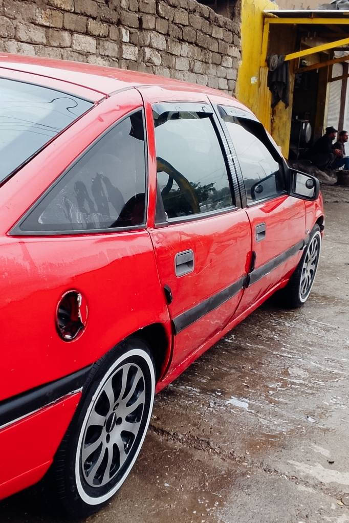 السلام عليكم سياره فكتوره للبيع حجم 16 مكينه وقير غير من الله صبغ ما بيه دوائر دوساتر 35 وبيها مجال شيء بسيط ***********
