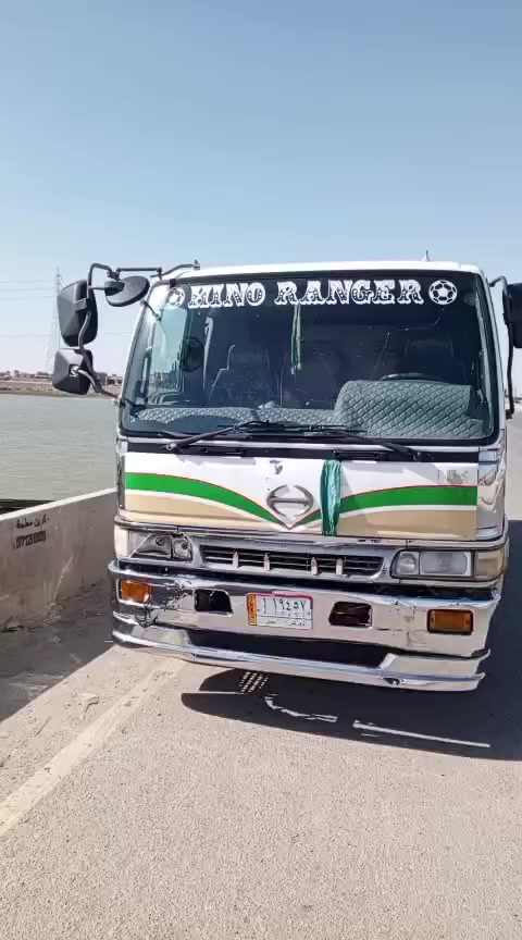 السلام عليكم سياره للبيع هينو مكينه 80 تبخر رقم ذي قار انجليزي حمل 8 طن سياره جاهزه للشغل سعر 150 وبيها مجال ***********
