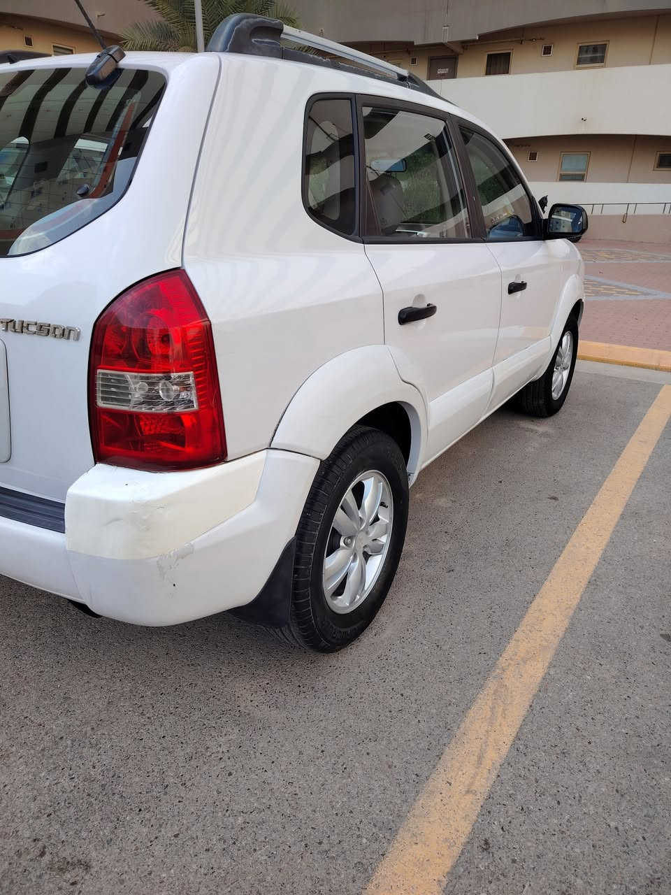 السلام عليكم
توسان موديل 2010 
محرك 2000
ماشية 111 الف حقيقي 
رقم نكليزي سنوية لحد 2030  
صدر تبريد محرك كير خير من الله بلادي
تخم تاير وباتري جدد 
5 ويل كب 
شاشه 
كلين بدون صبغ او ضربة ما عدا بارد يم البكلايتات اثنيهن على كد اصبع والسونار موجود والدعاميات مصبوغة  السيارة نظيفة بمعنى الكلمه ما شاء الله 
للاستفسار الاتصال على الرقم *********** 
مكان السيارة بسماية 
رجاء اني مكلف بالنشر
