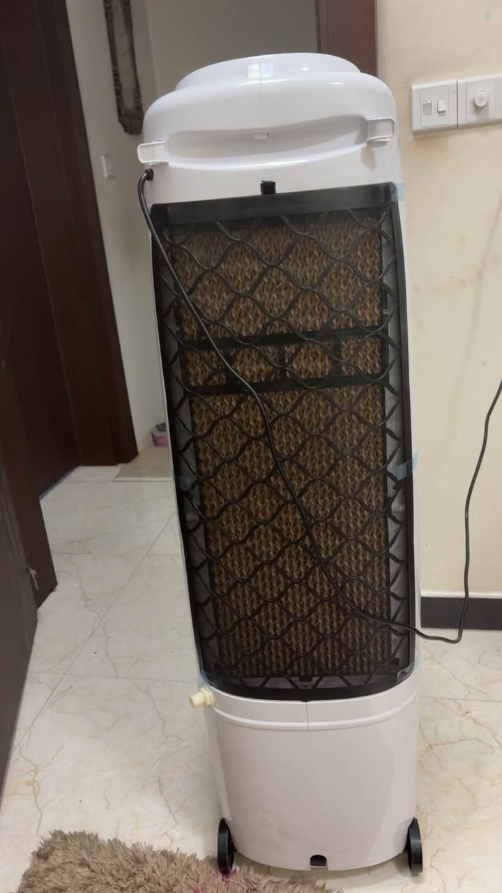 مبردة عامودية 
مبردة البرج 
من ماركة الحياة (Regency)
نظامها نظام التبريد تعمل بنظام مائي بنظام الشلال 
وتتميز بوجود دبل بروانة لدفع الهواء بقوة قد تصل إلى 7 امتار 
تحكمها مزودة بشاشة تحكم باللمس بالإضافة إلى جهاز تحكم عن بعد كنترول 
سعة الخزان 30 لتراً
وتنقية الهواء تحتوي على فلاتر لتنقية الهواء من الغبار والروائح لضمان هواء انظف 

مدة استعمالها شهر فقط 
وسعرها 250 ألف فقط وهذا سعرها ثابت 
سبب البيع تبديل البيت 

رقم الهاتف ***********
