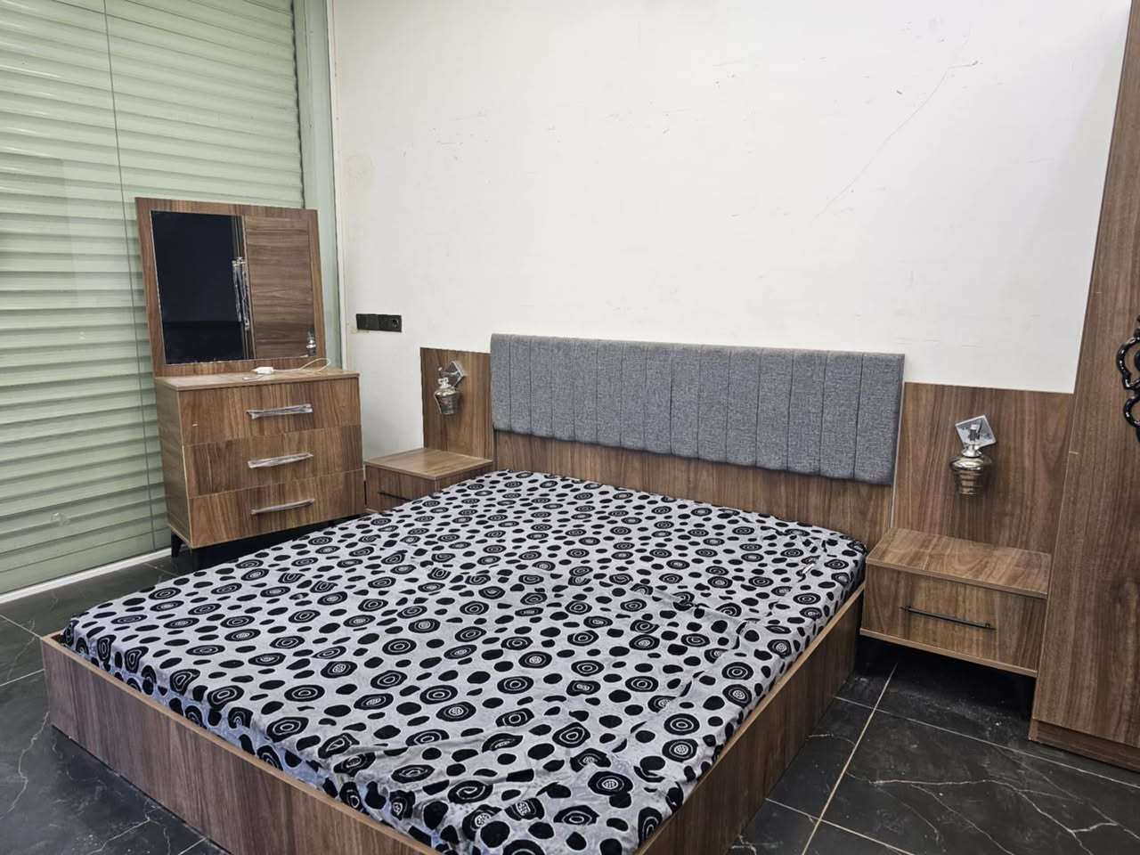 يا الله يارزاق غرفة النوم نضيف مابي عيب شراي تعال خاص


**إذا كنت صاحب هذا الإعلان وتريد حذفه لأي سبب، رجاءا أرسل رسالة إلى الدعم الفني**