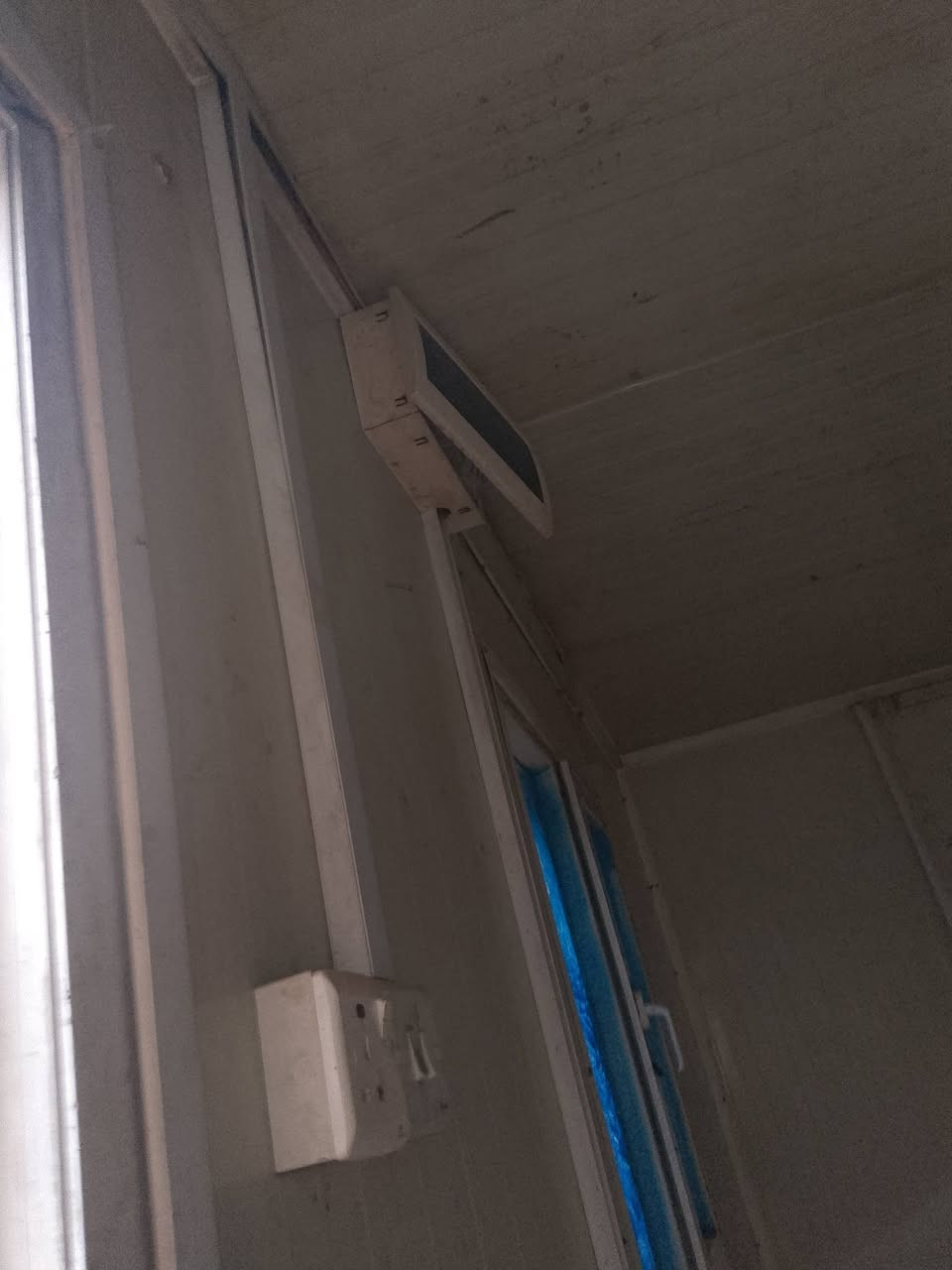 سلام عليكم كرفان للبيع مكانه بغداد ابوغريب *********** سعر مناسب للشراي
