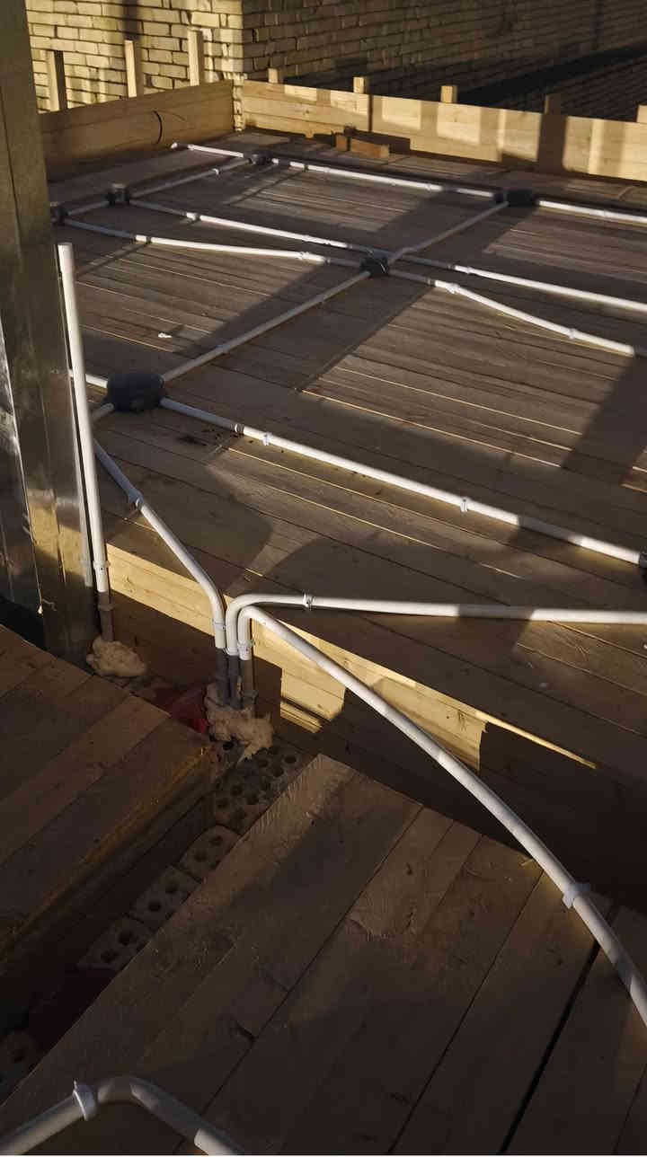 تم بعون الله نشر سقف مساحه ١٠٠ متر في منطقه البلديات للاستفسار ***********
