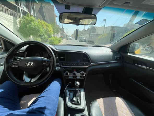 السلام عليكم النترا وارد كندي 2019 رقم بغداد بسمي فول لمتد سياره جاهزه ومرتبه وماناقصها شي 
بيها منضومه غاز 
فتحه بصمه كشنات حراري وبيها هواي مواصفات بعد 
بغداد جميله 
***********
السعر 135 وبيها مجال 🍂
