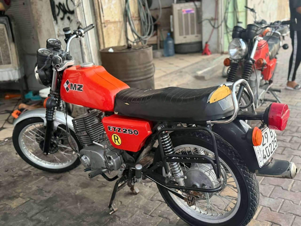 درجة MZ موديل 1988 رقم وسنويه نكليزي تحويل سايس 5 المكينه المانيه كله لحيم مابيها سعر 3 ملاين 
***********
