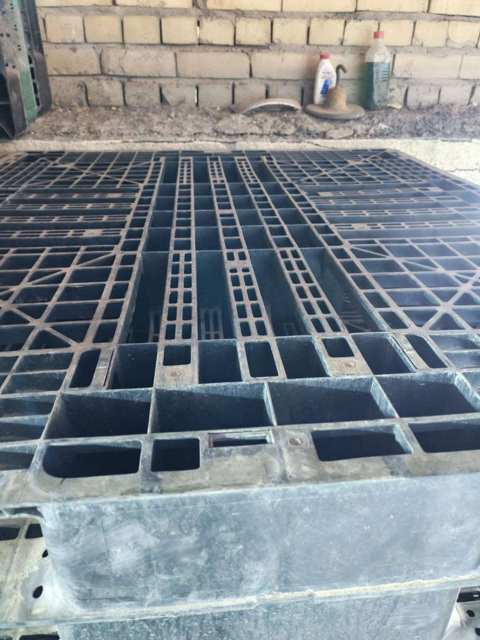 سكيب بلاستيك 130x110 وزنها 9كيلو العدد 70قطعه السعر 11الف مطروح مكاني بغداد الطالبيه ***********
