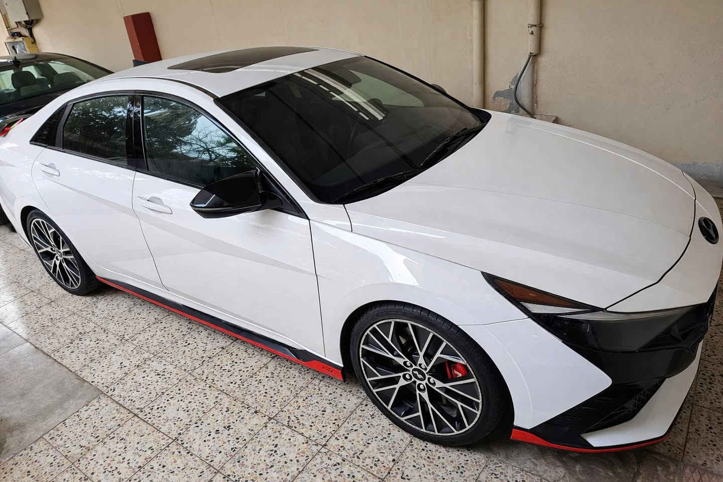 Elantra N
فول مواصفات السيارة وارد امريكي
ماشية(33000) كيلو
السيارة بيها ضربة باخر صورة و الباب الورة على 
اليمين معدل على البرد
للتواصل : *********** أربيل, العراق
