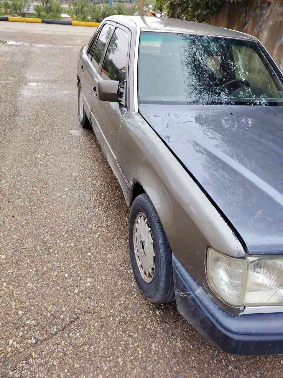 مرسيدس دب بلادي عنكبوت بيها ظربه جه السايق م 1990بسمي رقم جديد تخم تاير اصلي صدر خلفي امامي باتري عربانه خلفيه فلنجات دسكات كله جديد يرادلها ترتيب بيع او مراوس مكاني بعقوبه السعر 50وبيها مجال رقم صاحبها واتساب*********** مكلف بلنشر
