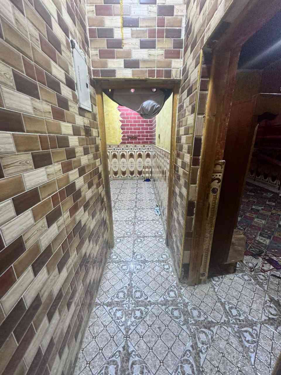 يتوفر بيت اللايجار
العنوان حمدان شارع المركز شرطه
غرفه وصاله وديوان صحيات دخليه وخرجيه
سعر اليجار 300الف 
البيت كله سراميك ونضيف

ستفسار***********
ابو عباس
