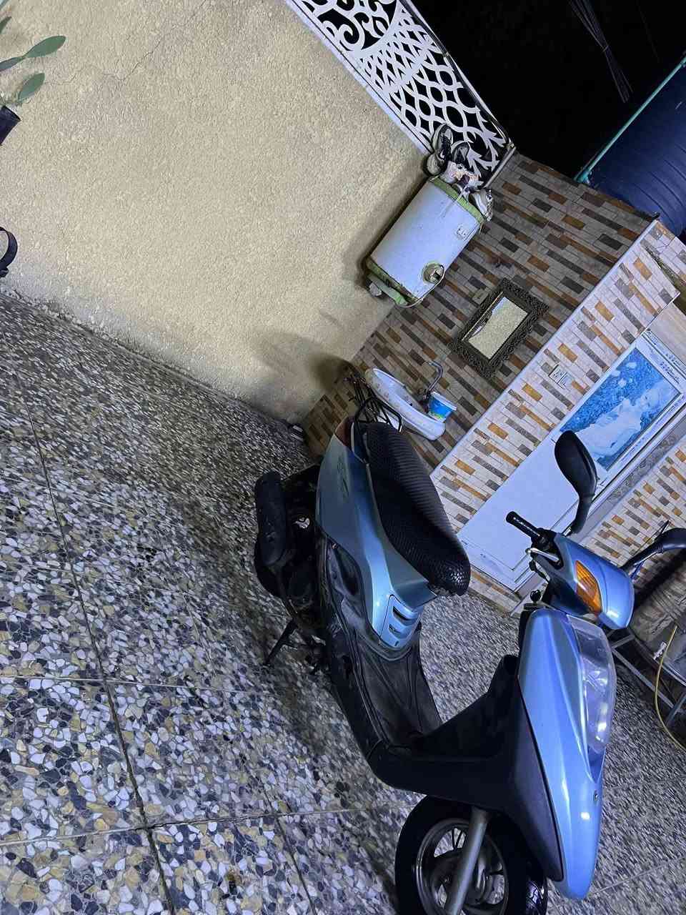 السلام عليكم درجه بريز مكينه مفتوحه خرسه بس بيهه كطعه من الكابريتر تشتغل هندر وسلف مكاني   كهربائيات كلهه شغاله رقم *********** رايدهه ٣٥٠ وبيهه مجال
