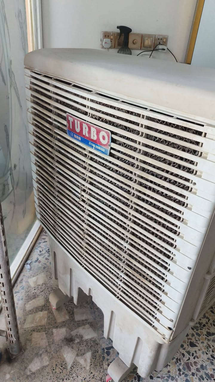 السلام عليكم غراض للبيع مبردة و كراسي عدد 4 مبردة شغالة و نضيفة سعر 80قفل(***********)
