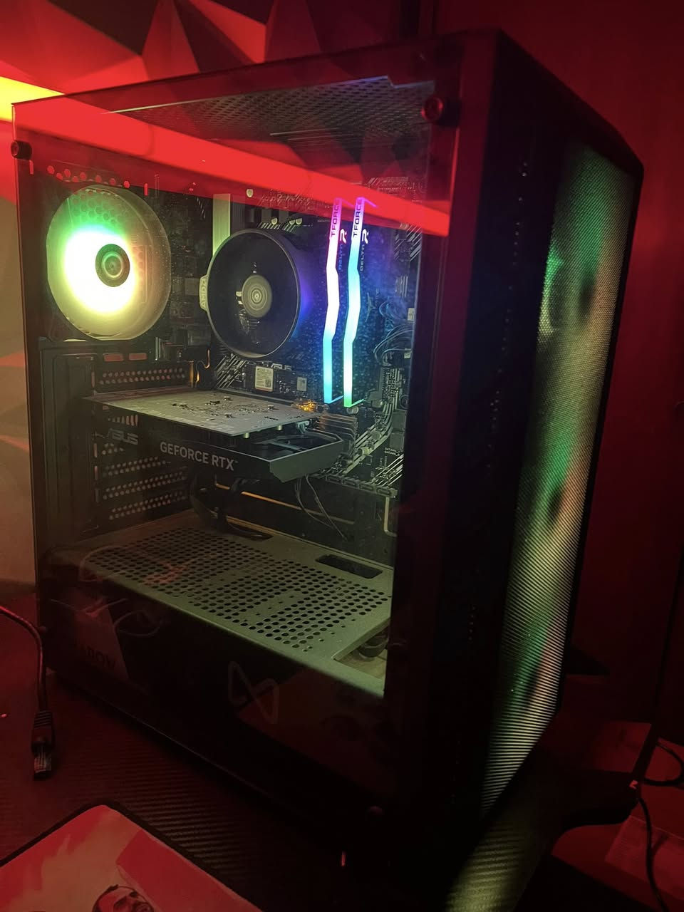 السلام عليكم تجميعة متوسطة للبيع مع RTX  

السعر 640 الف دينار عراقي 🤍

R5 3600  
M.b b450 gigabyte 
4 solt ram 
Ram 16 3200mhz RGb 
RTX 3050 6GB ASUs 
M.2 512gb 
P.s 650w
 
Case مرتب وحلو
 
مكاني بغداد الدورة 
***********
