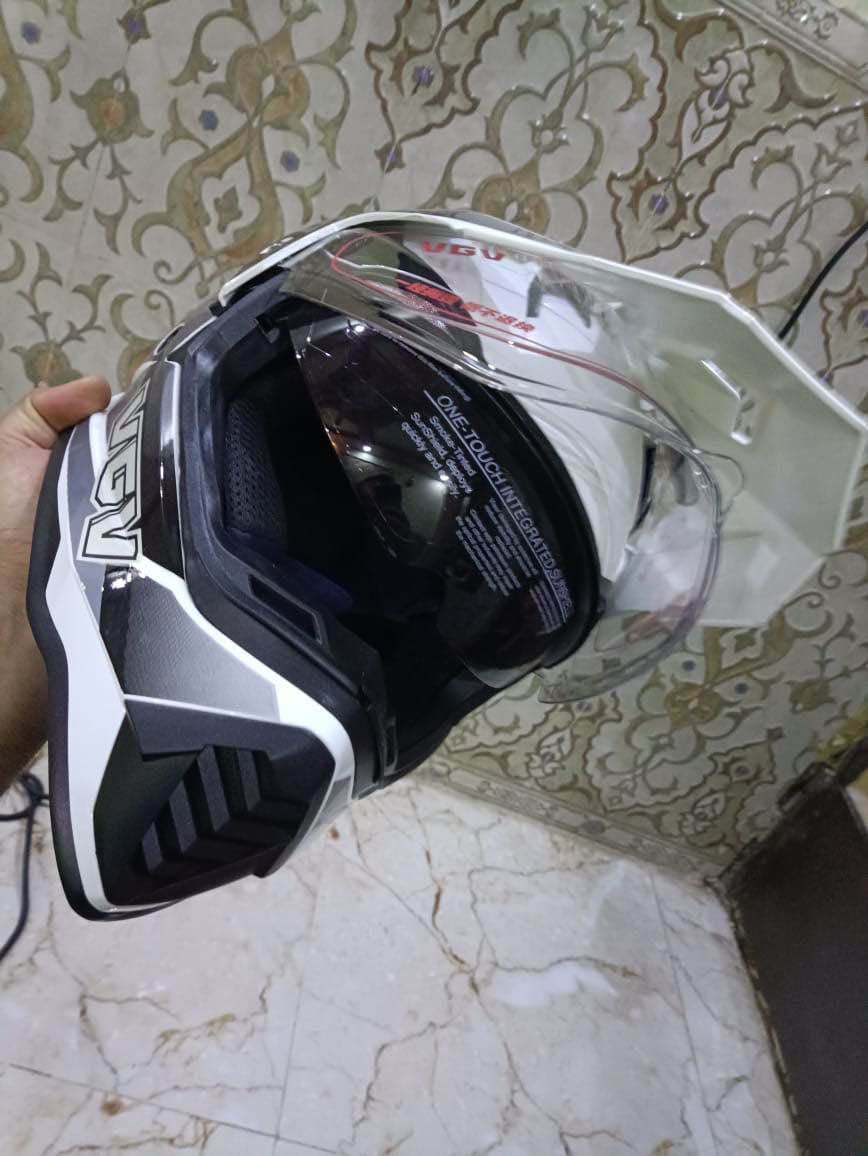 خوذه قفاز الاصليه مو تجاري مع سماعات سستم صوت واضح عالي مايك واضح مانع التشويش شحنه يطول يوم ونص  سعرهن ثنينهن 70 الف ***********
المكان حيانيه شارع طاك قرب مدرسة العلى البصرة, العراق
