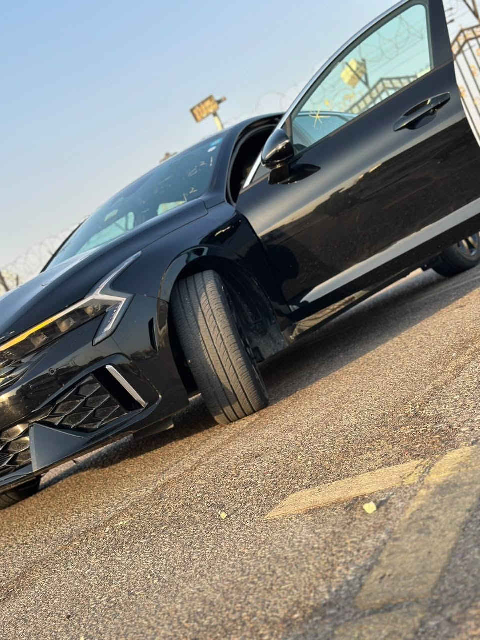 سلام عليكم
K5 2025جي تي لاين 

ماشيه 16 الف كيلو 

مواصفات 

كشنات جلد رياضي

لد متكامل داخل الغرفه 

بصمه دخول ذكي

دفع الرباعي 

كشنات تدفئه 

لايت امامي ذكي عالي وناصي Auto 

شاشه متصله

شحن هاتف لاسلكي 

ابل كار بلي اندرويد اوتو لاسلكي 

ستيرن رياضي حرف D

هاند بريك بصمه

تشغيل عن بعد 

مثبت سرعه 

نضام ABS

مانع انزلاق حساس أطارات 

اطارات تخم جديد

بك لايت ليد

كامره 

شاشه اعطال 

مراقبة النقطة العمياء

رادار الخطوط البيضاء 

اشاير بالمري 

كشنات جلد

مقعد امامي كهرباء 

نضام قياده أيكو + سبورت +سمارت +نورمال

بلوتوث + aux + usb + type-c 

فول تحكم ستيرن

كير أوتو + عادي

اوتو بريك  

‏ ‏الخريطة

توقف ذاتي عند الرجوع

صندوك بصمه

‏AUTO HOLD

نظام الملاحة

مصابيح خلفية LED

مصابيح ضباب LED

السياره وارد امريكي 

خاليه من اي نقص

سياقه ذاتيه 

الرقم ***********
