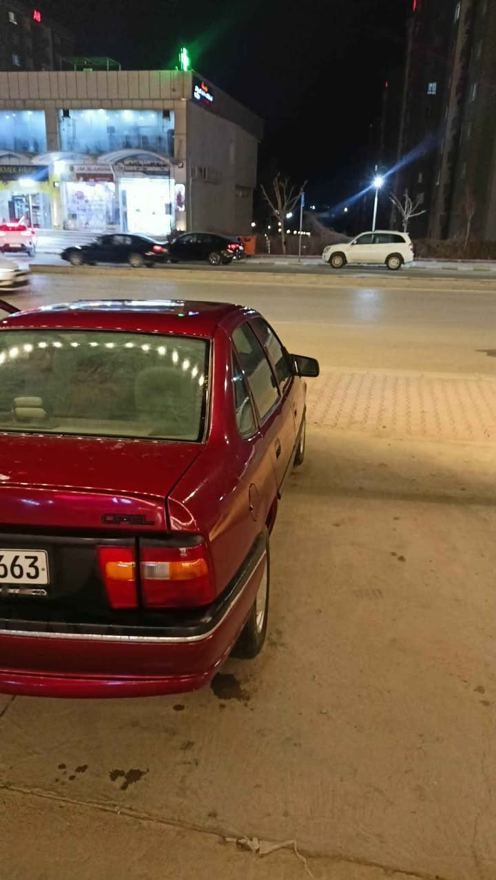 ئۆپڵ ڤیکترا  مۆدێل 1992     ڕەنگ مارۆنی    مەکینە 20  ی گێڕ عادی   چوار تایەوویلی لۆکی لەژێرایە     سەنەوی دوو مانگە بەسەر چووە     لێدراوی نیە  ڕزیوی نیە    بڕاوەو تەحویل و غرامە  بەشەرت     سعری 38 گەلاو معامەلەیەکی برایانە      ***********   ***********  وەتس ئەپ وڤایبەر لەسەر کۆڕەکە السليمانية, العراق
