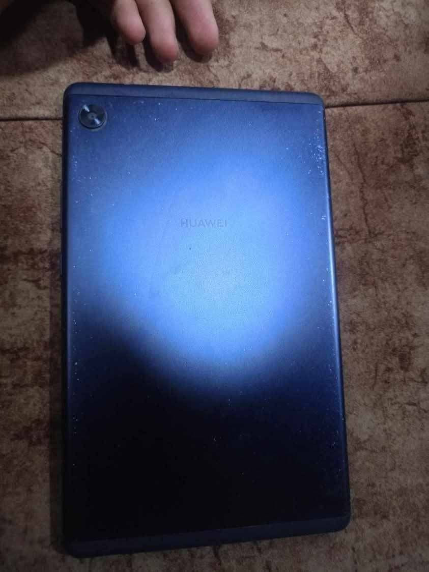 السلام عليكم
ايباد للبيع هواوي T8 
عدد 2 
شغال كامل وضع شركة شرط لا يعلك لا شي ينزل بوبجي 
ايباد للتصفح وللدراسة وللعاب يفيد ب كلشي سعرو 60 وبي مجال قليل بطارية 5200 بكفي شحن يومين استخدام تصفح 
للتواصل خاص او اتصل ***********
