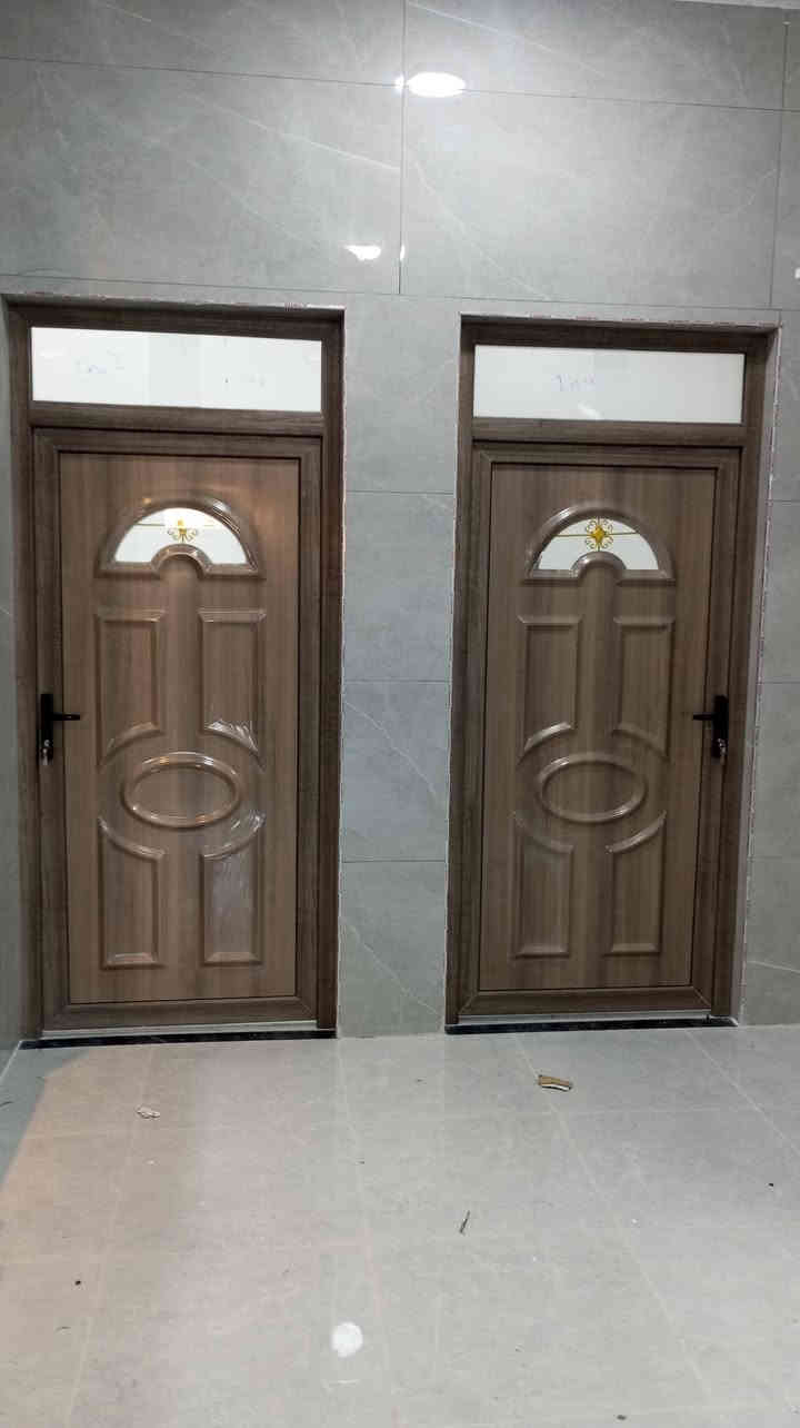 السلام عليكم يتوفر لدينا فصال ابواب وشبابيك حسب الطلب والديكور والألوان ابيض اسود شمباني رصاصي خشابي انترسات ***********
