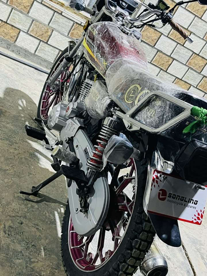 سلام عليكم 👋للبيع دراجة سافان 25 محرك 200باب أول ختم سونك دراجة كاملة مكملة 👌كلشي بل دراجة شغال أوراق أصولي 📃 وبعد احلة من الصورة 🌿الدراجة بعدهة شركة ما ماشية ✨
الاتصال ***********📞
مكانهة بابل مشروع المسيب📍
