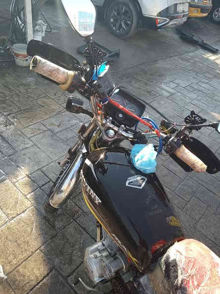 سلام عليكم دراجه سيفان موديل 2020
دراجه خير من الله من ايدك للشارع أوراق تالفه مكفوله من سرقه 
كهربائيات شغاله دبلات جدد شوفت عينك بيها بوم نقصها بس هورن 
السعر 350 وبيها مجال بسيط الاستفسار ***********
