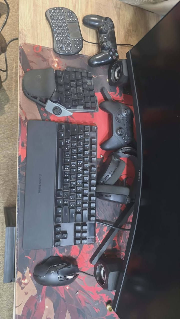 السلام عليكم و رحمة الله و بركاته 
PC للبيع
:المواصفات
المعالج i7 12700k
3070ti الكرت
32 ddr4 3200mhz الرام
1tera m.2 wd black التخزين
Z690 micro atx المذبورد 
800 watt 90% gold colermaster البورسبلاي
120mm تبريد مائي للمعالج 
Samsung odesy 32 panle va :الشاشة
165 hz
G502 الماوس لوجتك
Steelseries الكيبورد 
Apex pro TKL 
Steelseries arctis 7 السماعة
جوستك بلي 4 اصلية 
و جوستك اكسبوكس اليت 2 
كرتونة الكيس و الشاشة موجودات 
و كرتونة السماعة كذلك 
مكاني بغداد الزعفرانية 
***********
