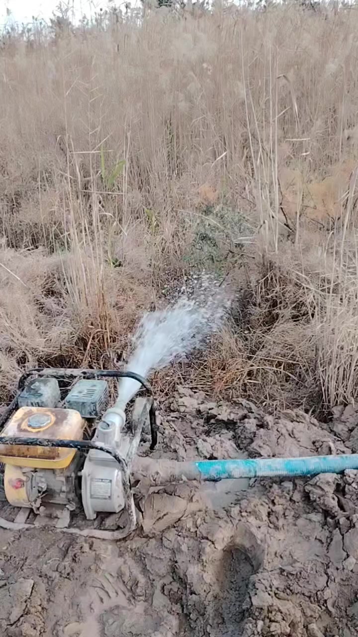 حفر الآبار وتعبيرات الشوارع *********** وحفر المنهولات وحفر الآبار المنزليه مناسب
