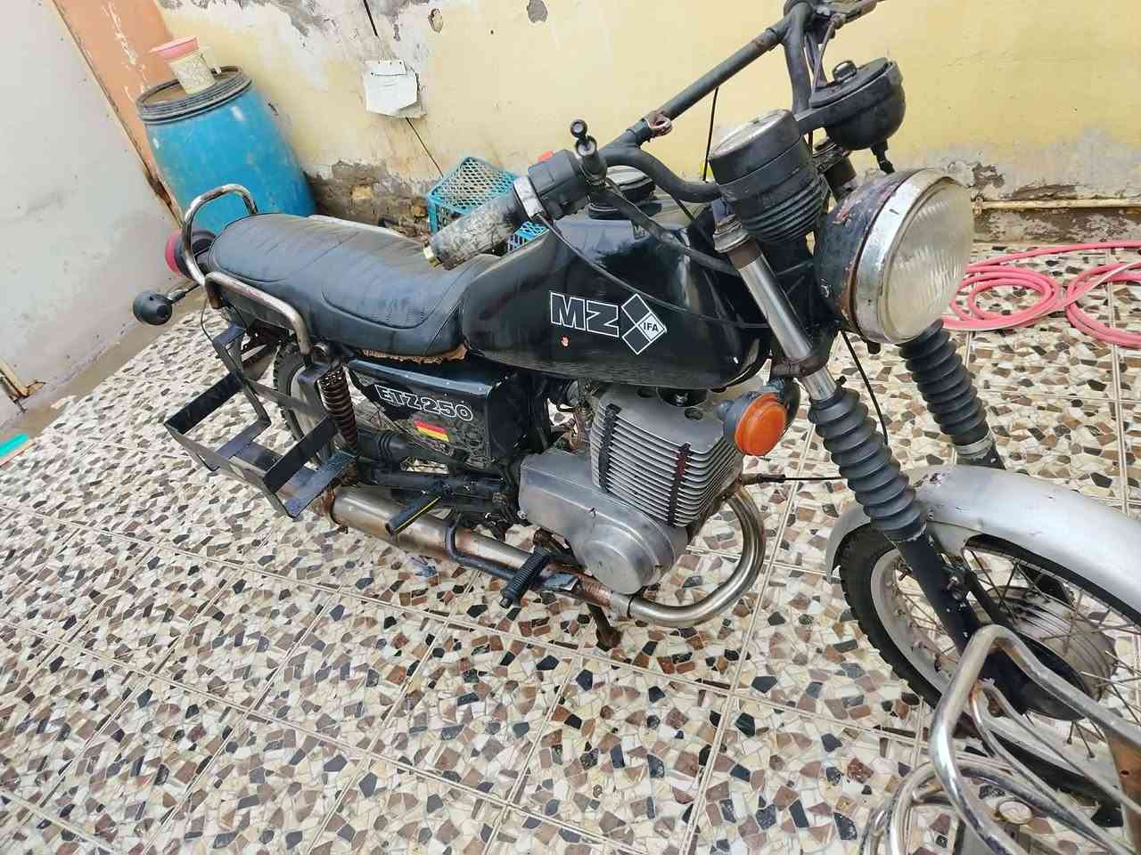 سلام عليكم
مكلف بالنشر 
متاح دراجه امزت 82 (بدون) لحيم بس بالخشم 
كصه 6  السعر 950 وبيها مجال مكاني ديالى قضاء بلدروز 
هاذ رقم صاحبها ***********
