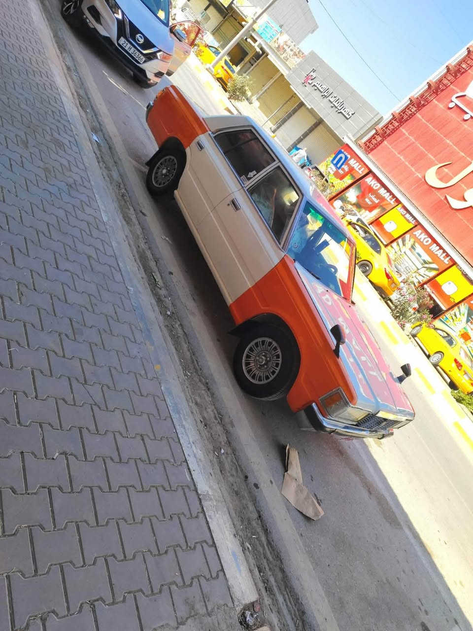 كراون موديل ١٩٨٢ للبيع فقط ورقه مال بانزين عنده سياره معمره جديد كلشي بشرط وكاله و سنوي مابي مشكله گير ومحرك بشرط لا صرف ولا بخار  ***********هاي رقم صاحب سياره سعرها ٣٥ وبي مجال مكان سياره كركوك Singapore
