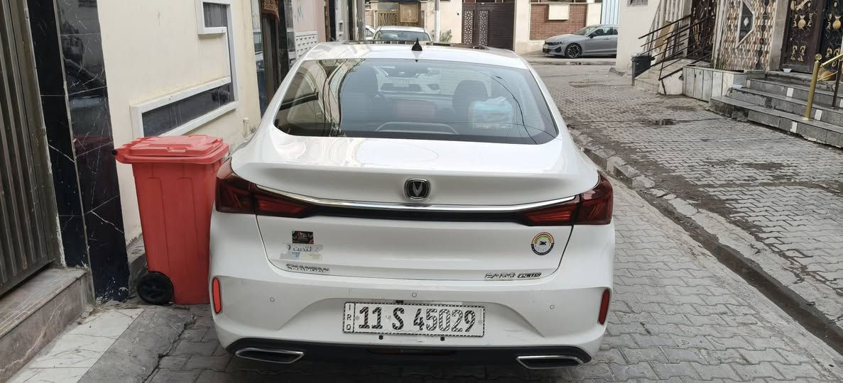 السلام عليكم ورحمة الله  سانجان ايدو بلاص  موديل 2023 حره باسمي ماشيه 84 الف  مكفوله  السياره جديده حيل  
السياره فول مواصفات  S اعلى فئه بيع او مراوس ب ايدو 25 او بي واي دي         مواصفات السياره
مكينه 1400 شرط بانزين عادي وتوكل 
تبريد ثلج
كشنات جلد تدفئه  وتبريد
رادار امامي
كامرات 360 وتسحيل داشكام
بانوراما. عل طول القماره
اشاير بلمري + هيترات جانبيه
 تخم تاير جديد+ صدر كله جديد  
رقم بغداد حره بسمي تحويل مباشر ماشيه 84 الف
مكان السياره بغداد حي البساتين ***********
