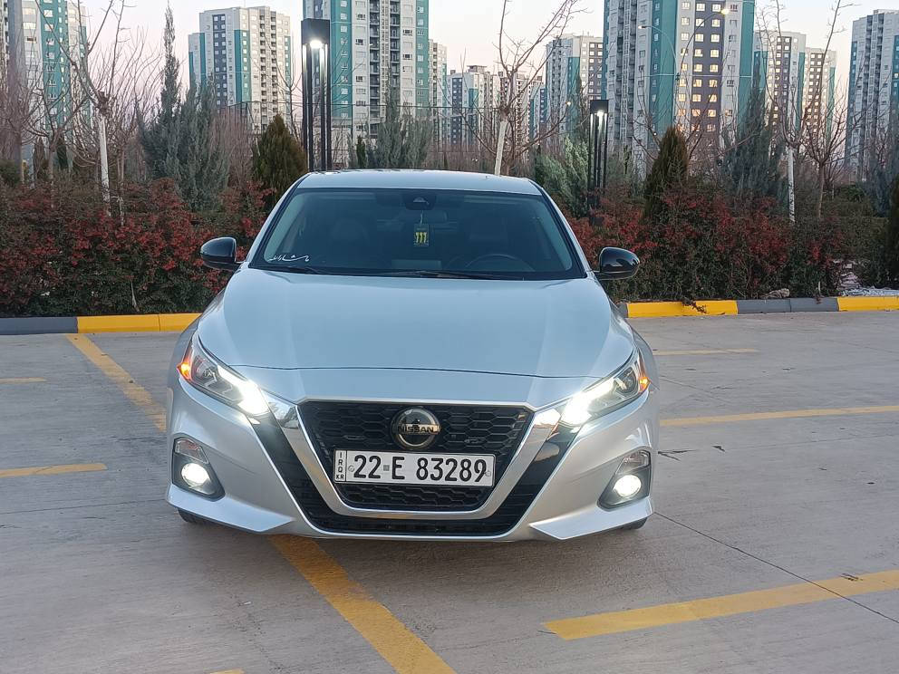 ALTIMA. 2022 SR    ***********
مواسەفاتی ئێس ئاڕ فول مواسەفات سڵایت نیە 
گێڕو مەکینەی بەشەرت برخوی بانەدراوە 
57هەزاری هەقیقی ڕۆشتوە 
گێڕ لەسوکان شاشە گەورە کامێرا بیلات سپۆڕت 
سوکان فۆلویم تەعدیل سورعە 
ڕاداری لاتەنیشت ڕاداری بێشو دوا 360پلە ڕادار
گوشن جلدی تەقەڵ سور گوشن کارەبا 
تایەو ویلی لۆکە بیلات سپۆڕتە حەجمی 19
سەنەوی و ڕەقەمی تازەیە تاکو 2029
یەک بارجە بۆیاخە تەنها بۆنید قرجیکی هەیە 
یج بارجەیەکی تری نەکراوەتەوە 
یج بارجەیەکی تری نەگۆڕاوە تەنها بۆنیدبۆیاخە
ناونیشان سلیمانی گەڕەکی ڕاپەڕین 
*********** السليمانية, العراق

