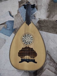 عود حجم صغير بصناعة احترافية وصوت جدا نقي جديد يعني شخط واحد مابي... س...