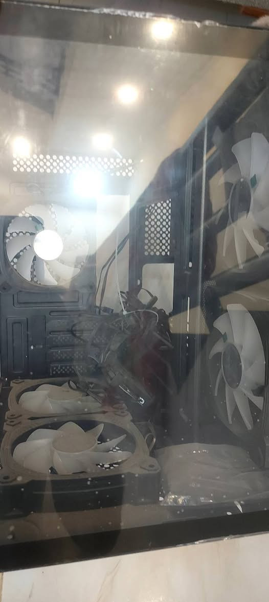 كيس حاسبة فارغ فقط ٥ مراوح  نوعية ريد دراغون اوربي امزون مامستخدم بلكارتون ب١٢٥ الف مع التوصيل ***********
