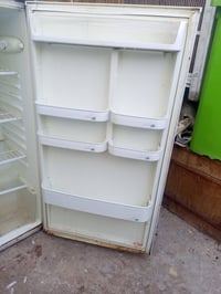 هاي الثلاجه للبيع المكان حي الجهاد وهاي البلازما هم للبيع السعر 150,00...