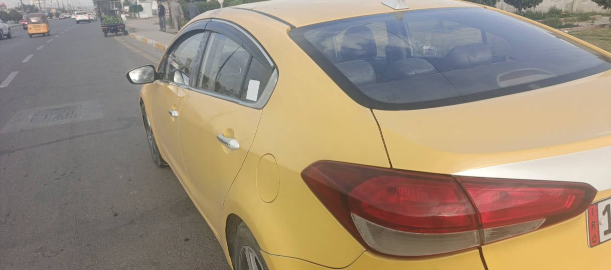 كيا K 3 2016 شكل 2017
مواصفاتها: 

1ـ مري شفط

2ـ تحكم ستيرن فول 

3ـ تدفئة كشنات  

4ـ تدفئة ستيرن 

5ـ مود درايف  نورمل و سبورت وايكو

6ـ كاميرا  بلادي 

7ـ شاشة جبيرة بلادي كار بلاي واندرويد اوتو

8 ـ كشنات جلد

مصفرة هيئة وغرامات رقم انكليزي جديد سنوية بأسمي 28

مكينة 1600 محورة غاز خير من الله 

بدون دواخل وبدون ايرباك بيها جاملغ جهة سايق بارد و بنيد معدل بارد 

و قمارة ربعها مصبوغة موضح بالصورة وجاملغ خلفي عكس السايق معمر نفسة سعرها 100 وبيها مجال بسيط مكان سيارة بغداد مدينة الصدر

للتواصل على الرقم ***********
