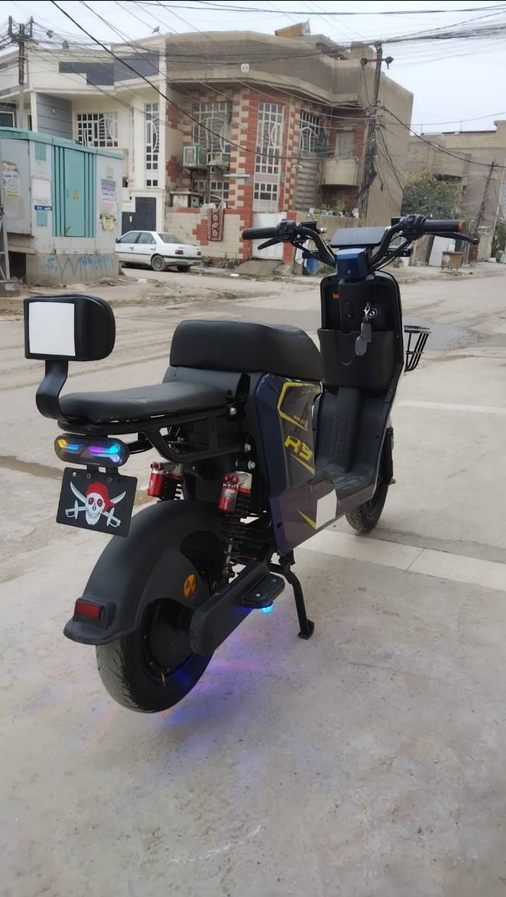 السلام عليكم دراجه شحن نوع R9 
موديل 2025 الحديث لون مميز 7 الوان 
5 بطاريات كبار الاصلي 
الدراجه نضيفه  استخدام قليل

لايت زنون ثلجي عالي ناصي اشاير وكهربائيات كله شغاله سرعه 99 تحتوي على 4 نمر سرع
 قفل ستيرن جهاز انذار مانع للسرقه تشغيل عن بعد بصمه وسويج 
وياه شاحنه الاصليه 

العنوان بغداد
السعر 375 الف وبيه مجال للطيبين 
للاستفسار ***********
