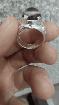 السلام عليكم جزعه مشكوله افريقيه وزنه ١٩ غرام مكان بغداد لايوجد توصيل للاستفسار***********
