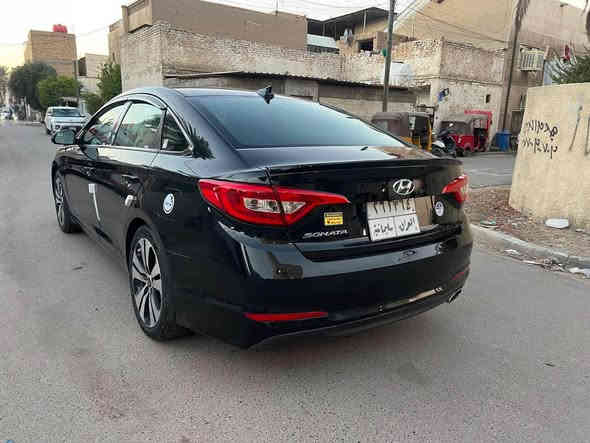 السلام عليكم عندي سوناتا 2016 للبيع سيارة جديدة رقم سليمانية بأسمي تريد تحويل تريد وكالة حادث بسيط جاملغ وبنيد بدون اي دواخل مواصفات 
1-شاشة جبيرة 
2-كامرة دوارة 
3-ويل كروم 
4-مكينة 2400 GDI
5-داخل لونين 
6-ثلاث وضعيات قيادة 
7-فوول تحكمات 
8-لايتات زنون 
9-بلوجكترات 
مكان السيارة بغداد الطوبجي للاستفسار الاتصال *********** رايدها ب 118 وبيها مجال بسيط رقم الشاصي مرفق بالمنشور بغداد
