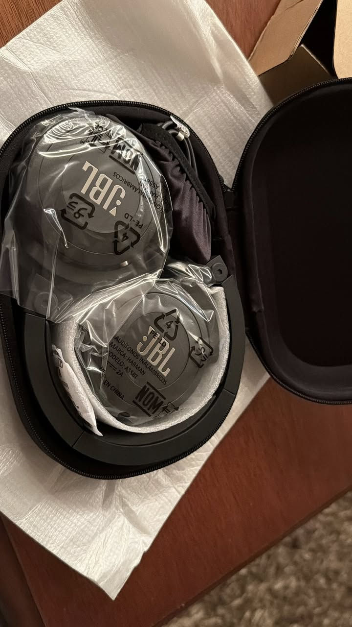 السلام عليكم
ارضيات لاندكروزر اصليه وجديده ترهم من موديل ٢٠٢٢ إلى ٢٠٢٥  اصليه مال شركه تخم كامل 
عندي طفايه حريق ايضاً 
وعندي سماعات JBL اصليه مال لاندكروز جديده للبيع 
بغداد شارع ١٤ رمضان 
*********** واتساب متوفر
