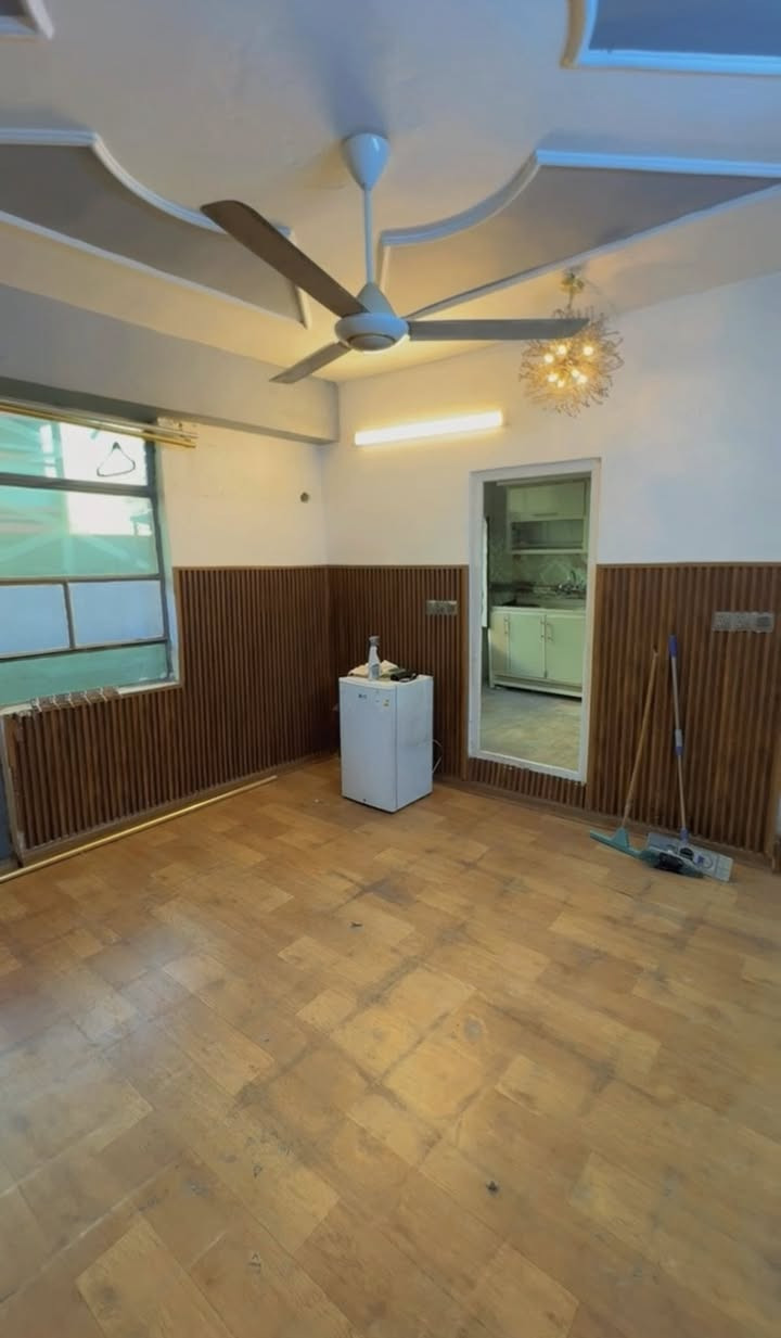 السلام عليكم شقه للايجار كراده داخل قرب مجمع اليث 
بيها غرفه وصاله وحمام ومطبخ وبلكونه طابق اول 
***********للاتصال واتساب
