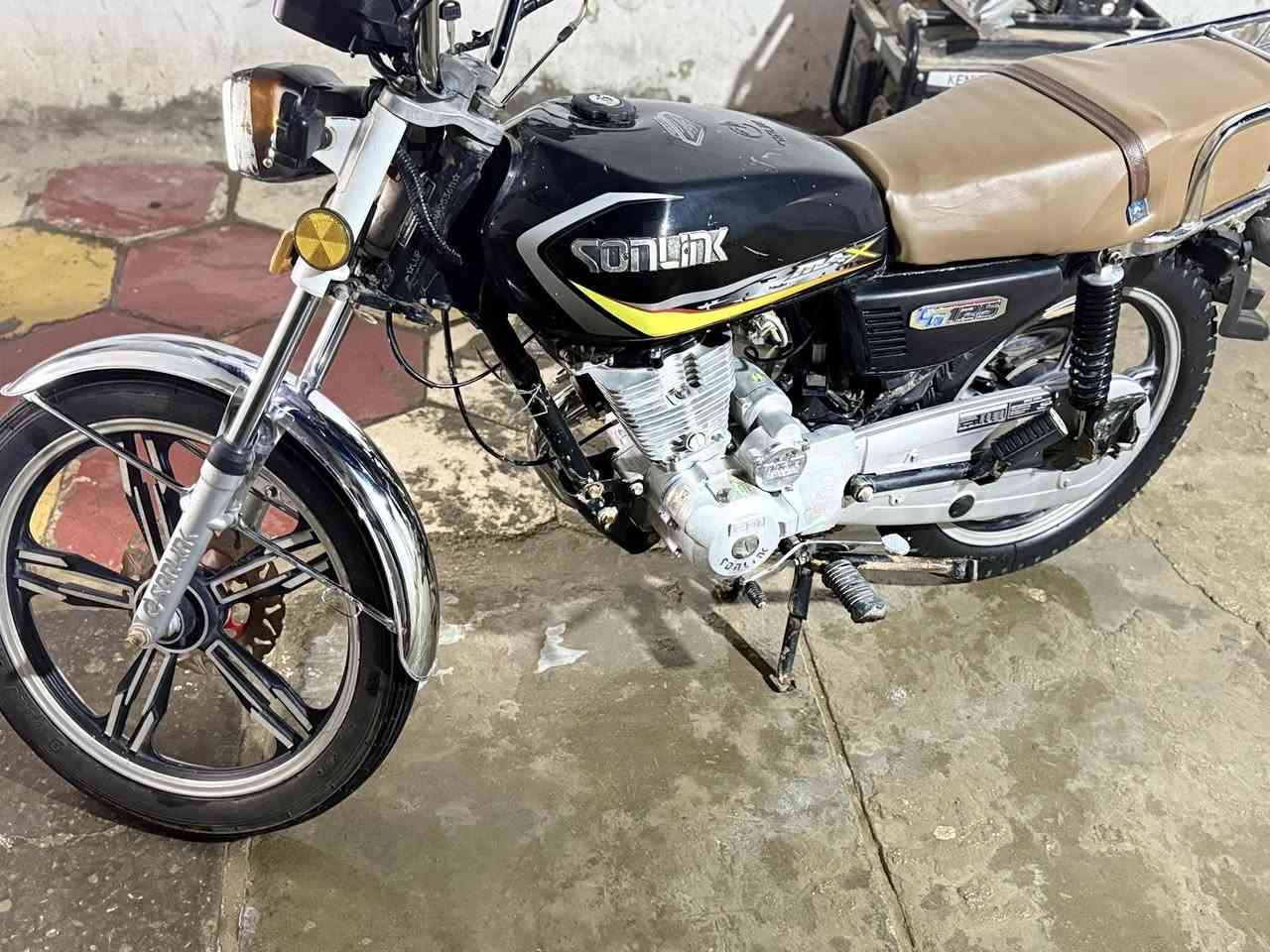 سلام عليكم دراجه سفان سونك  رقم تحويل ثاني يوم  موديل 2022طالعه بل 2023يعني مختمه 2023او معمره 2026
الدراجه خير من الله شلعه فول السعر مليون او خمسين مو شراي لا تراسل ***********
