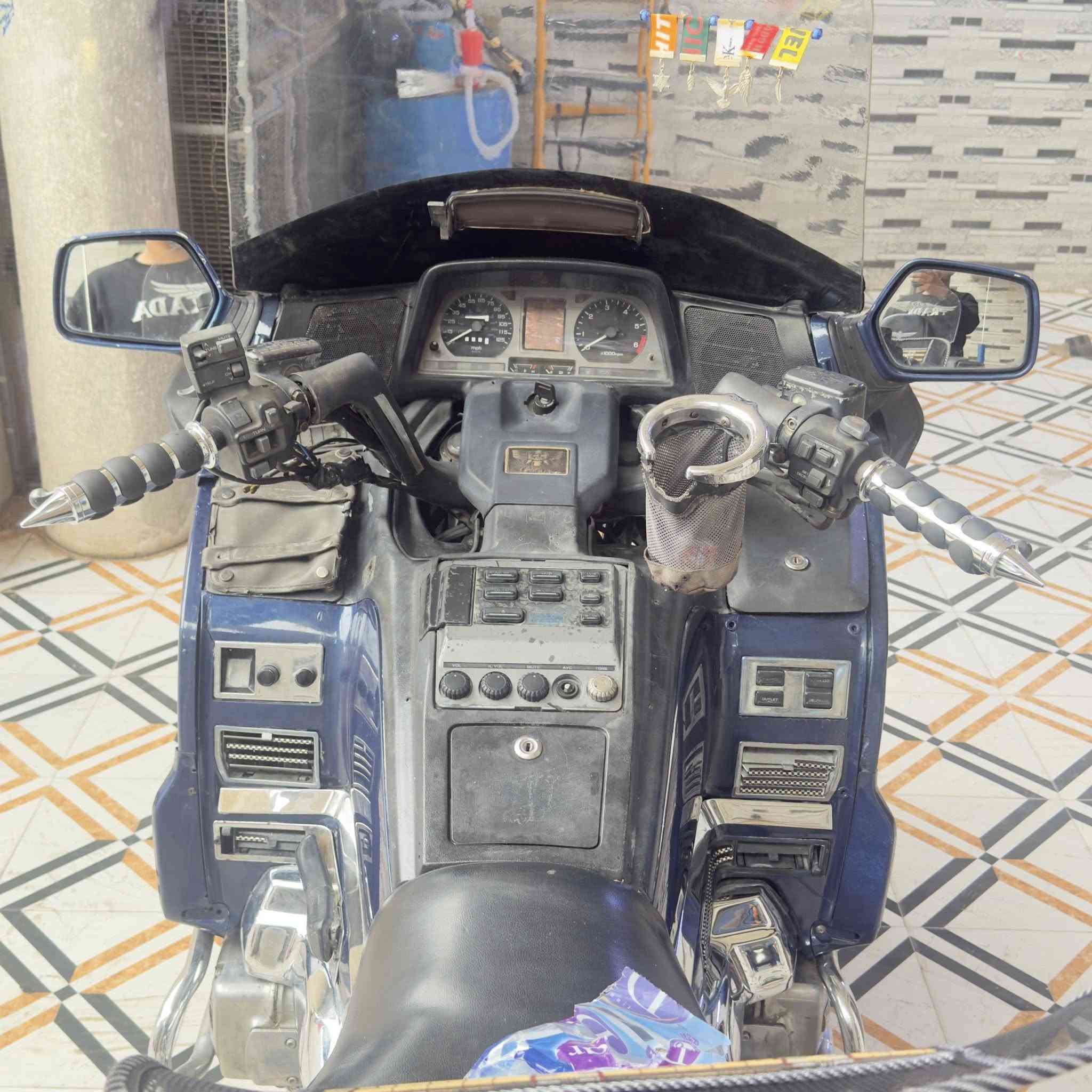 سلام عليكم من رخصت لادمن دراجه كولدن 1500للبيع موديل 1993 بك جك شغاله عليه ساتم نيكلات ارقم بغداد انكلايزي بسمي تحويل ثاني يوم مكاني صلاح الدين قضاء بلد السعر 38 بيه مجال ***********
